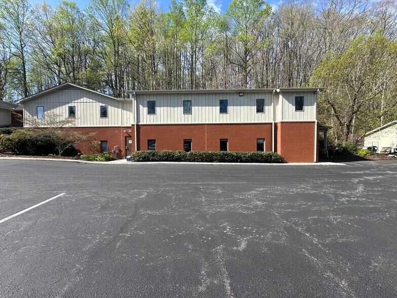 More Photos Of 2206 S Main St, Blacksburg Office For Sale