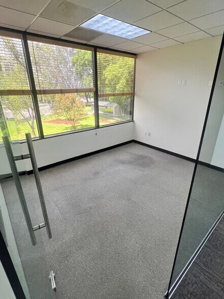 More Photos Of 5900 Canoga Ave, Woodland Hills Office For Lease