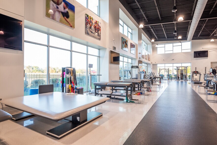 More Photos Of 225 Tomlinson Dr, Starkville Office For Sale