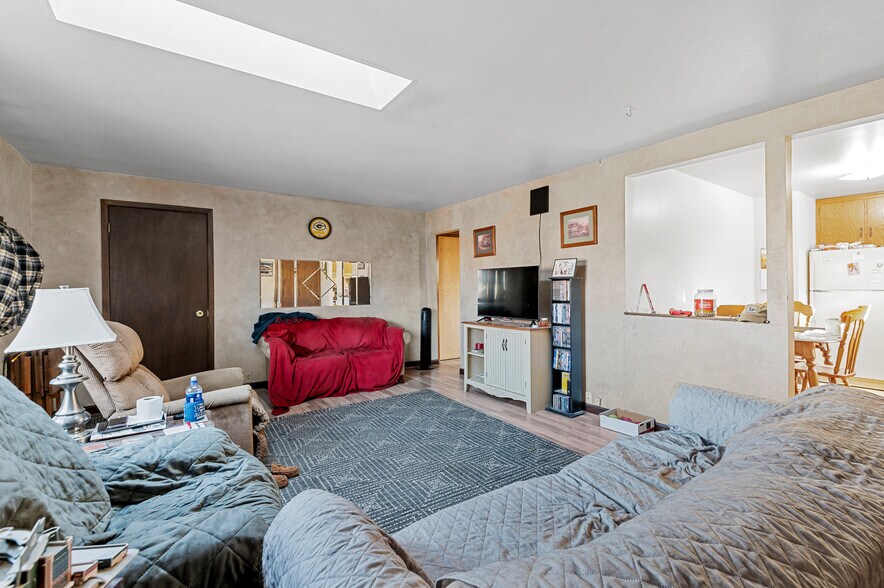 More Photos Of 1689 Day St, Greenleaf Restaurant For Sale