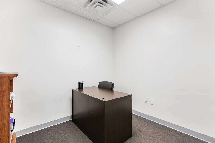More Photos Of 1100 W Oakland Park Blvd, Wilton Manors Industrial For Lease