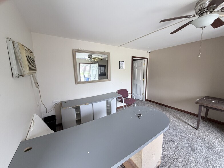 More Photos Of 810 N Dr Martin Luther King Jr Blvd, Muncie Freestanding For Sale