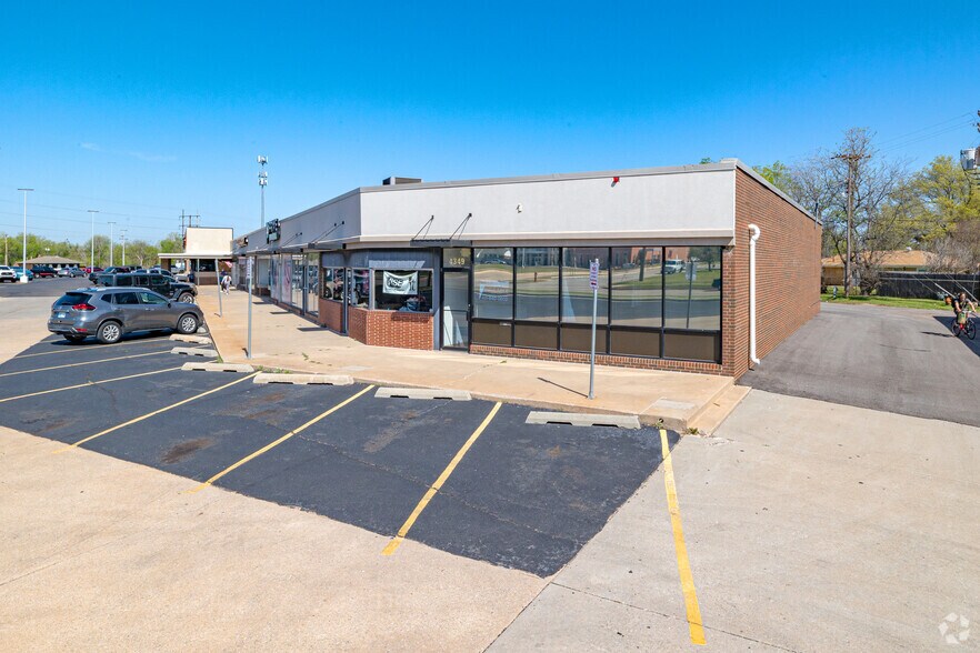 More Photos Of 4303-4349 SE 15th St, Del City General Retail For Lease