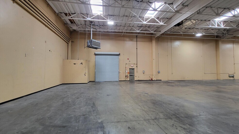 More Photos Of 3325-3326 W Oquendo Rd, Las Vegas Warehouse For Lease