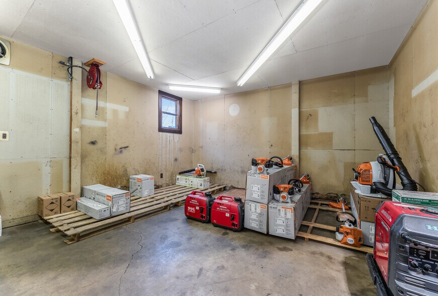 More Photos Of 5 Larison Ln, Ringoes Storefront Retail Office For Sale