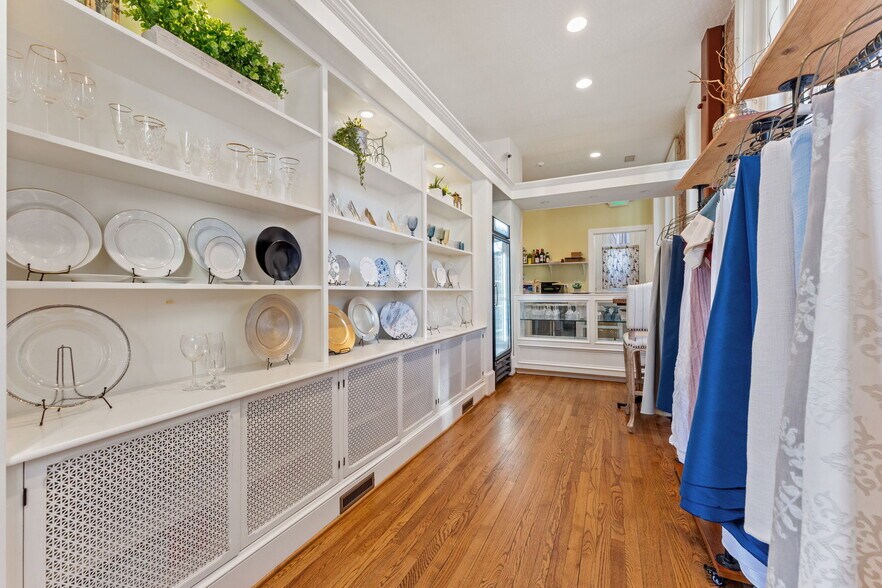 More Photos Of 12 Culpeper St, Warrenton Restaurant For Sale