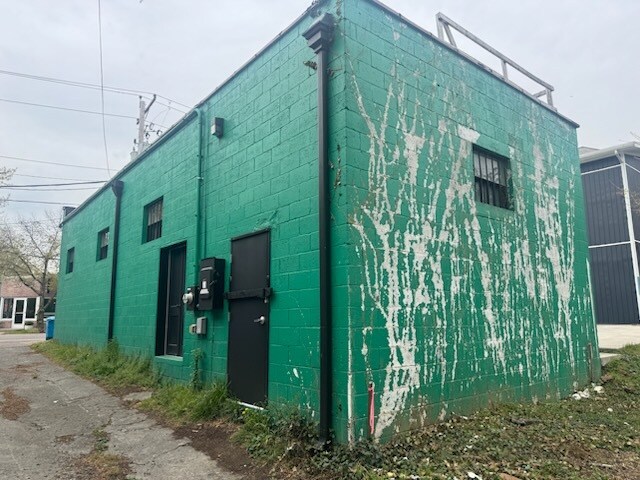 More Photos Of 1110 Main St SW, Roanoke Storefront For Sale