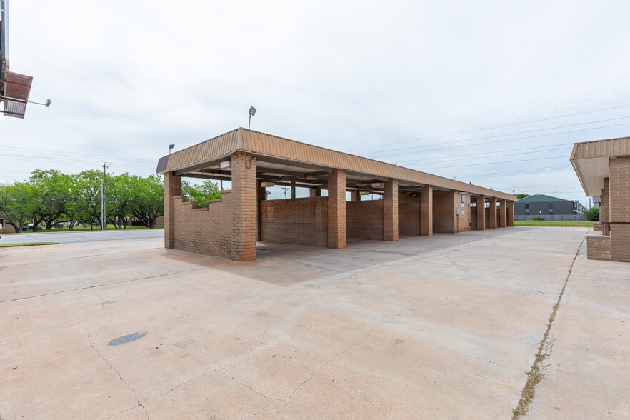 More Photos Of 550 NE Judge Ely Blvd, Abilene Carwash For Sale
