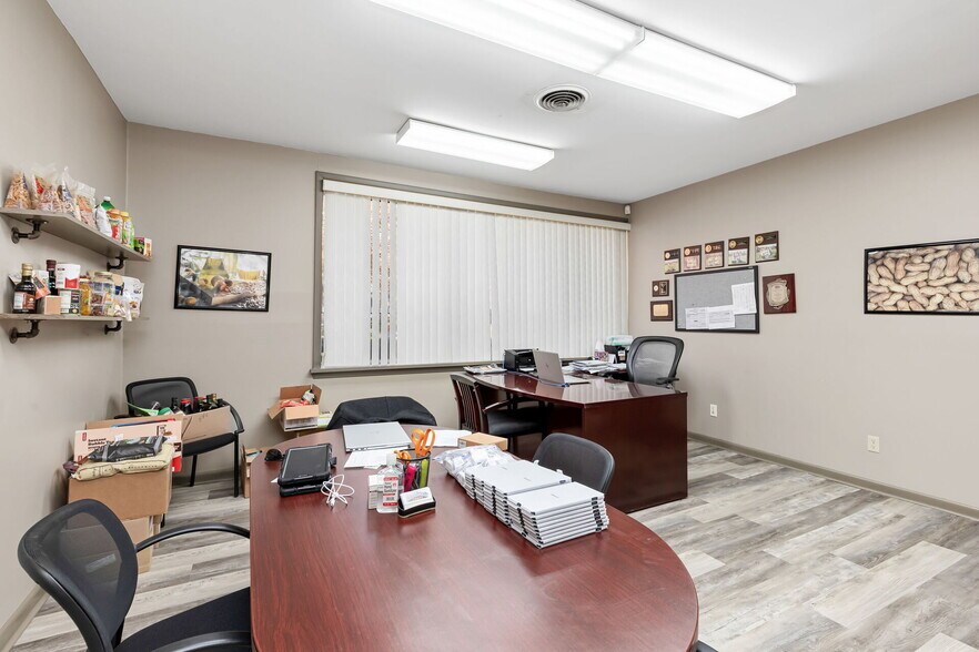 More Photos Of 343 Somerset St, Stirling Warehouse For Lease