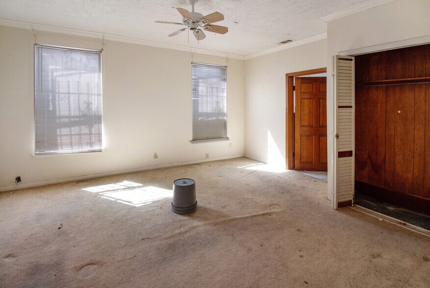 More Photos Of 1333-1335 Yale St, Houston General Retail For Sale