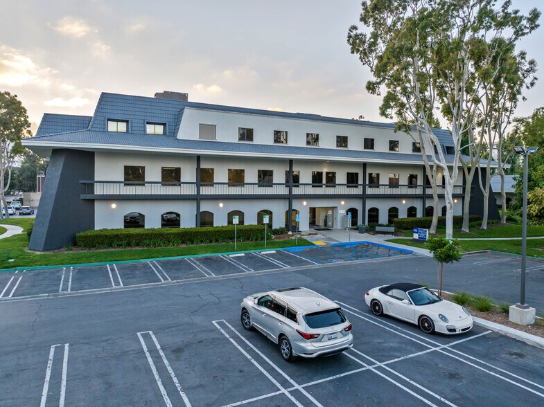 More Photos Of 3400 Torrance Blvd, Torrance Unknown For Lease