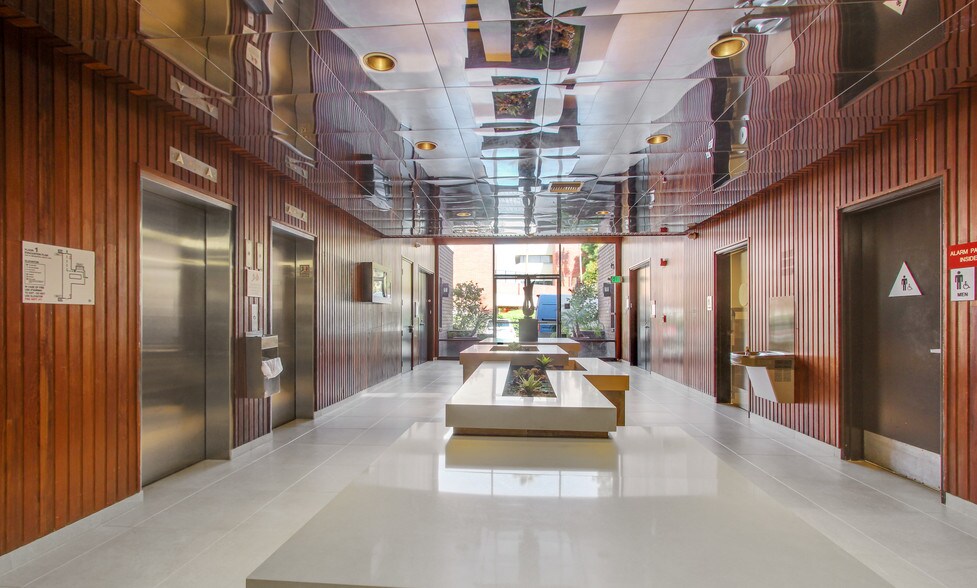 More Photos Of 2107 N Broadway, Santa Ana Loft Creative Space For Sale