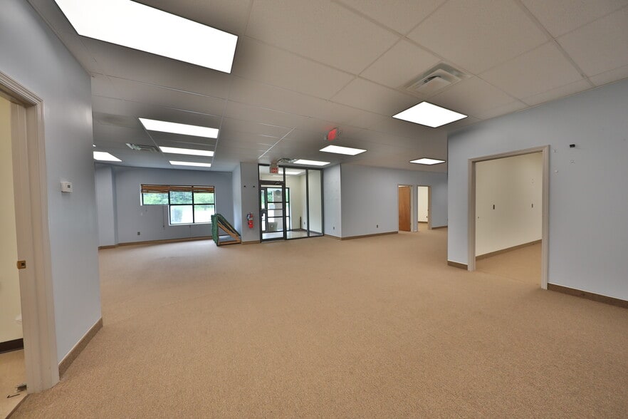 More Photos Of 12 Orben Dr, Landing Showroom For Lease