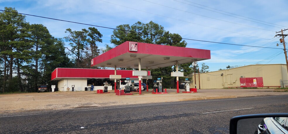 Primary Photo Of 10129 State Highway 64 E, Tyler Service Station For Sale