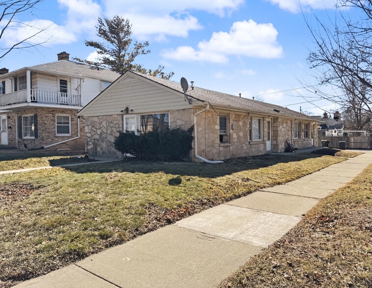 More Photos Of 2276 N 94th St, Wauwatosa Apartments For Sale