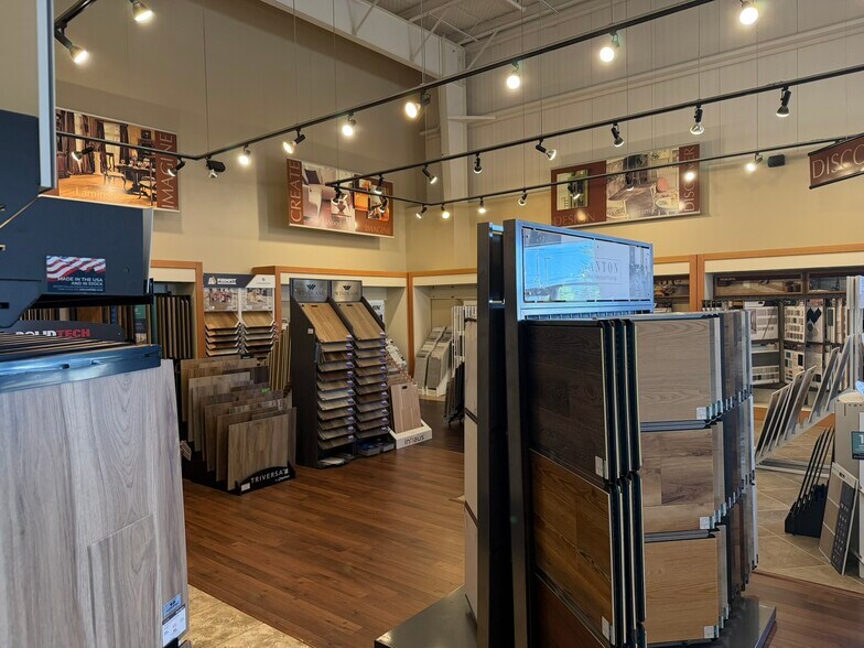 More Photos Of 325 Market St, Warren Showroom For Sale