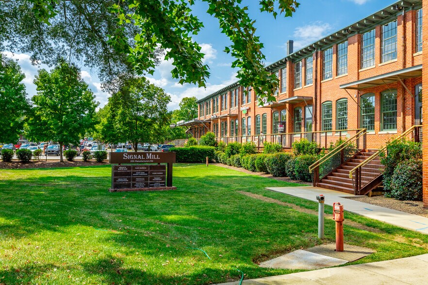 More Photos Of 205 Manufacturers Rd, Chattanooga General Retail For Lease