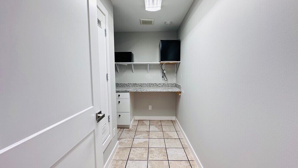 More Photos Of 6502 Memorial Dr, Texas City Medical For Sale