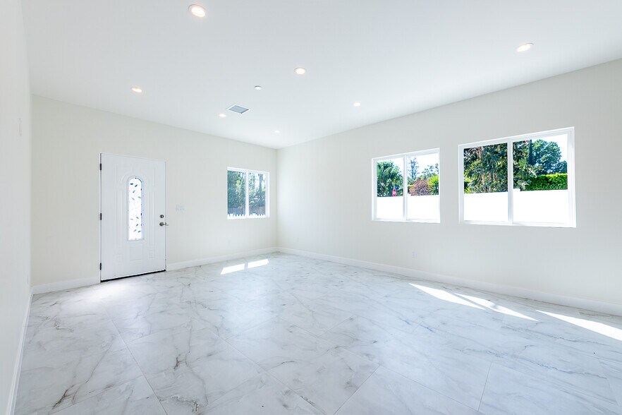 More Photos Of 8004 Shirley Ave, Reseda Multifamily For Sale