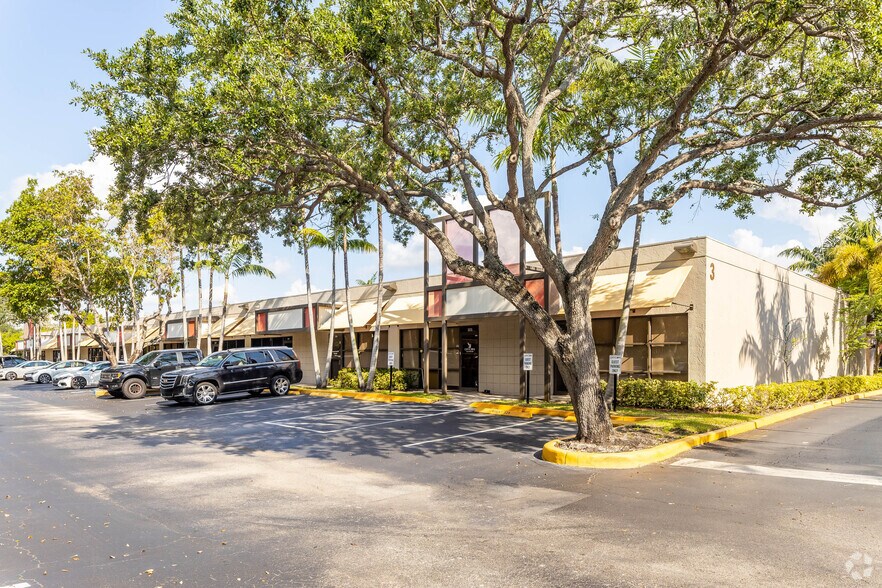 More Photos Of 4101 Ravenswood Rd, Dania Beach Office For Lease