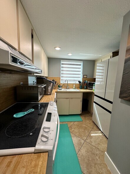 More Photos Of 2203 N Surf Rd, Hollywood Apartments For Sale