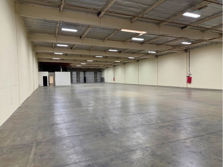 More Photos Of 1506-1550 N Knowles Ave, Los Angeles Warehouse For Lease