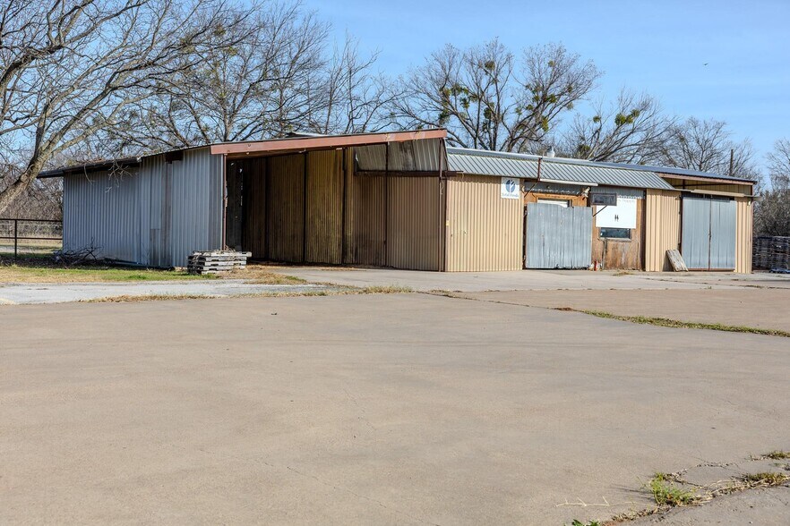 More Photos Of 2020 Fort Worth Hwy, Weatherford Freestanding For Sale