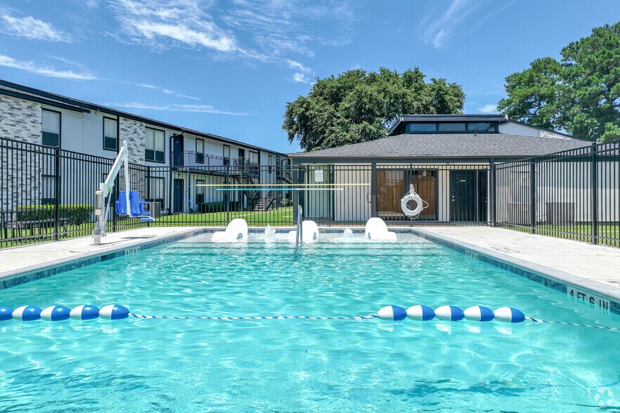 More Photos Of 300 S John Redditt Dr, Lufkin Apartments For Sale