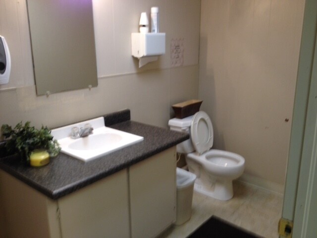 More Photos Of 431-433 W Broadway St, Muskogee Office For Lease