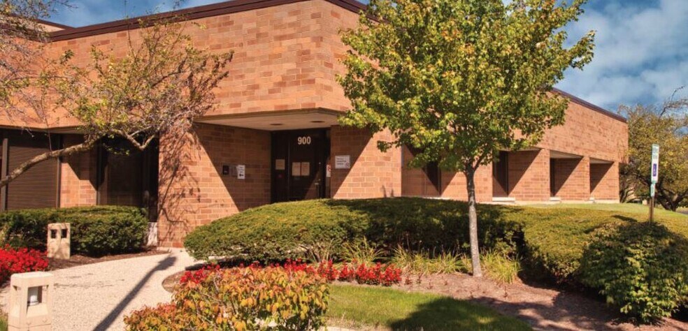 More Photos Of 900 Corporate Grove Dr, Buffalo Grove Warehouse For Lease