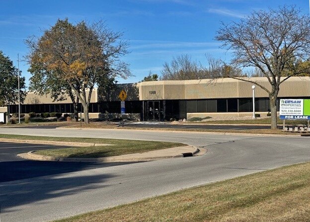 More Photos Of 1088 Springhurst Dr, Green Bay Office For Lease