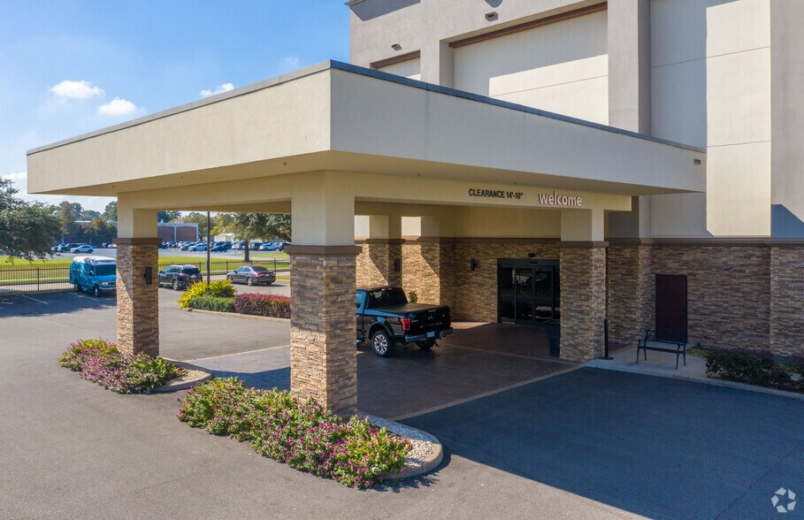 More Photos Of 11333 Katy Fwy, Houston Hotel For Sale