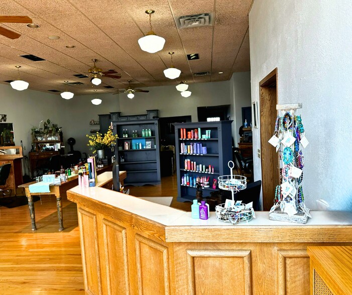 More Photos Of 118 W Lake St, Lake Mills General Retail For Sale