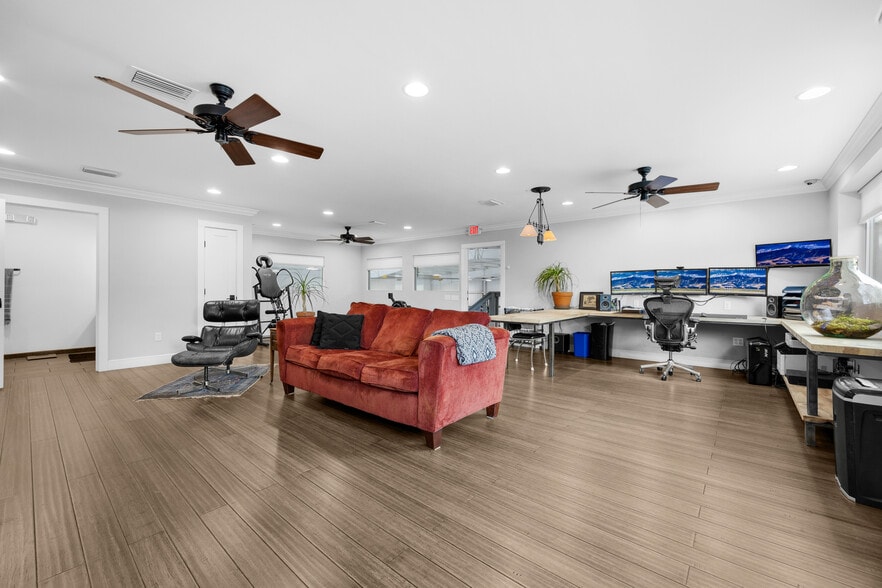 More Photos Of 905 NW 2nd St, Gainesville Industrial For Lease