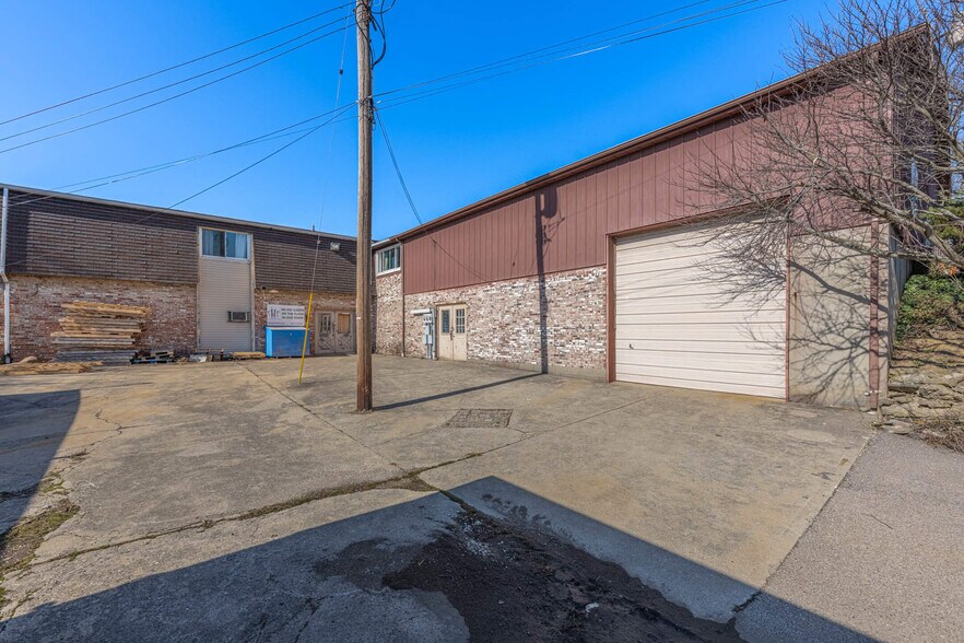 More Photos Of 5174 Hamilton Middletown Rd, Hamilton Light Distribution For Sale