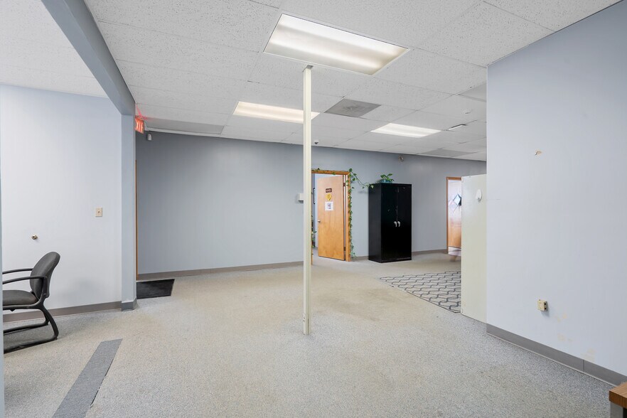 More Photos Of 532 State Fair Blvd, Syracuse Light Distribution For Sale