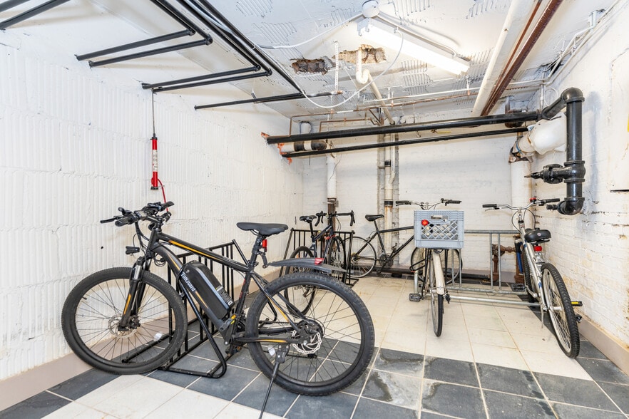 More Photos Of 1604 Q St NW, Washington Apartments For Sale