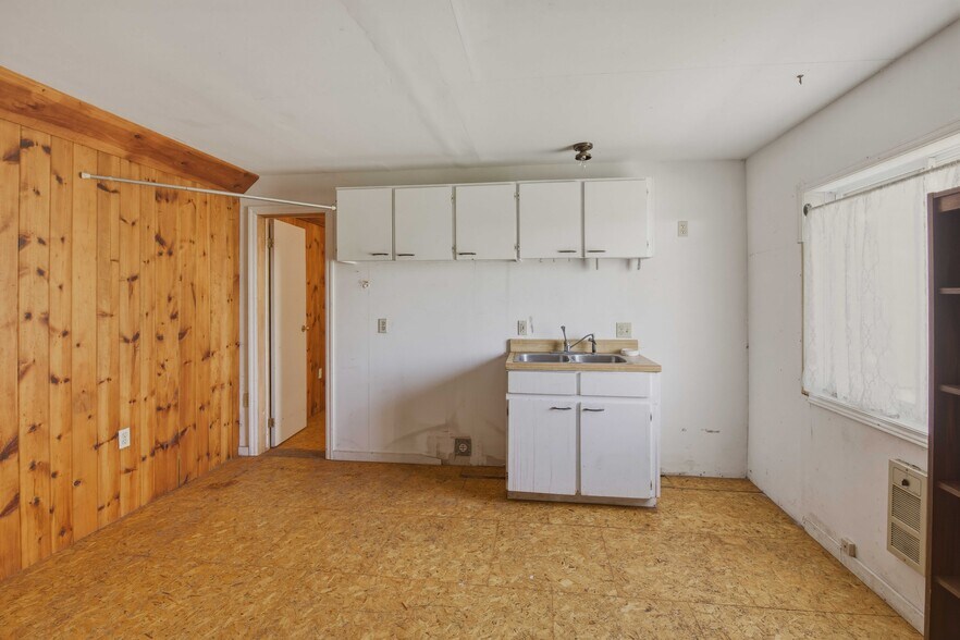 More Photos Of 7024 Hwy 6, Tobermory Storefront Retail Residential For Sale
