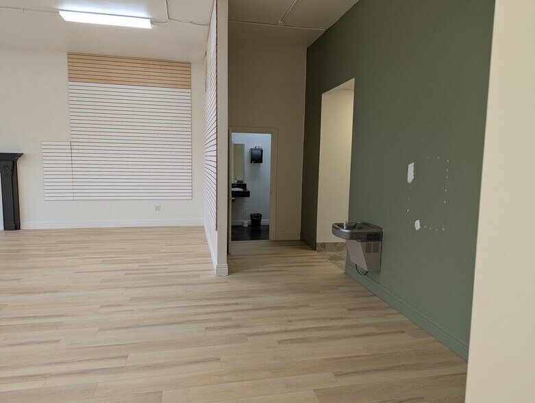 More Photos Of 1255-1263 S Monroe Ave, Green Bay Unknown For Lease