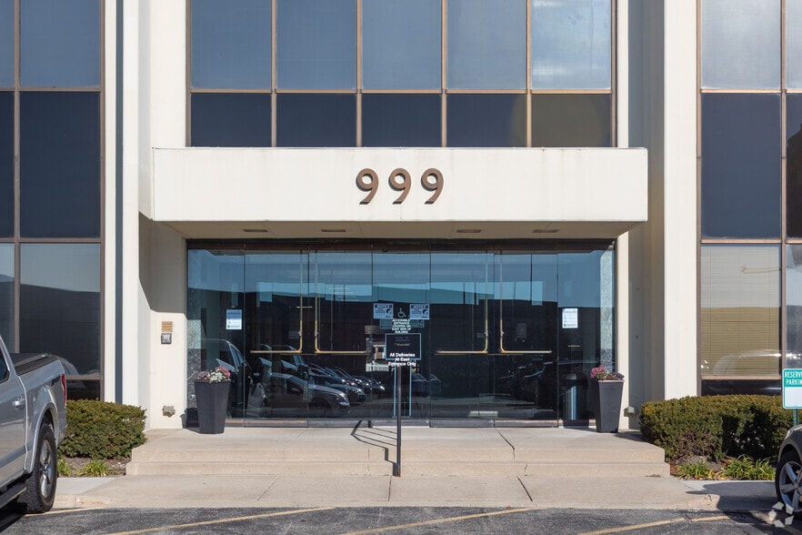 More Photos Of 999 E Touhy Ave, Des Plaines Office For Lease