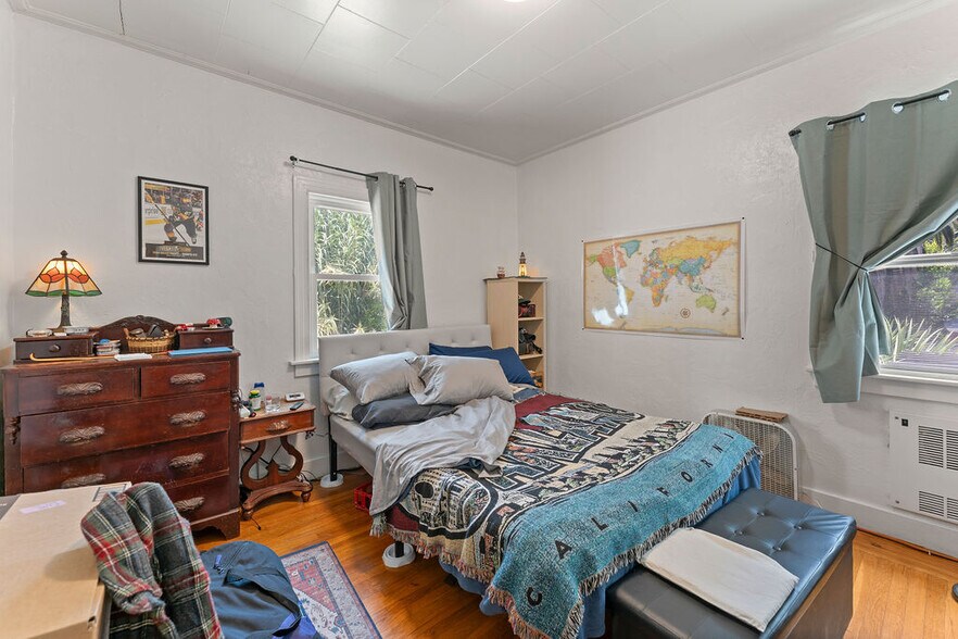 More Photos Of 74 Pearl St, Oakland Apartments For Sale