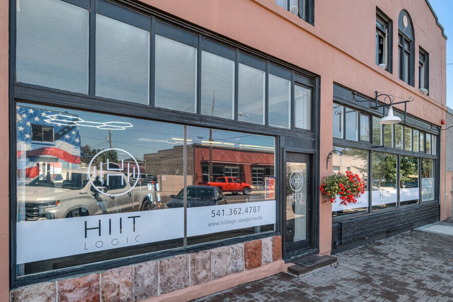 More Photos Of 395 N Main St, Prineville Storefront Retail Residential For Sale