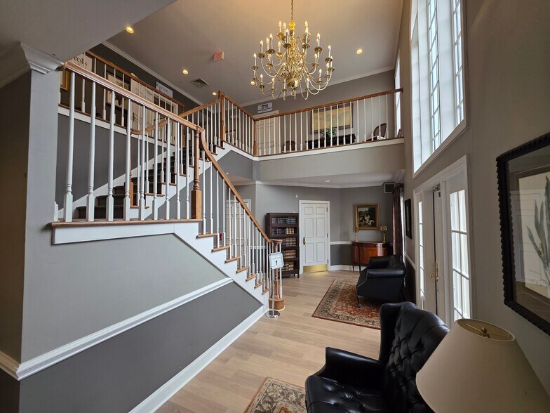 More Photos Of 109C Laurens Rd, Greenville Office Residential For Lease