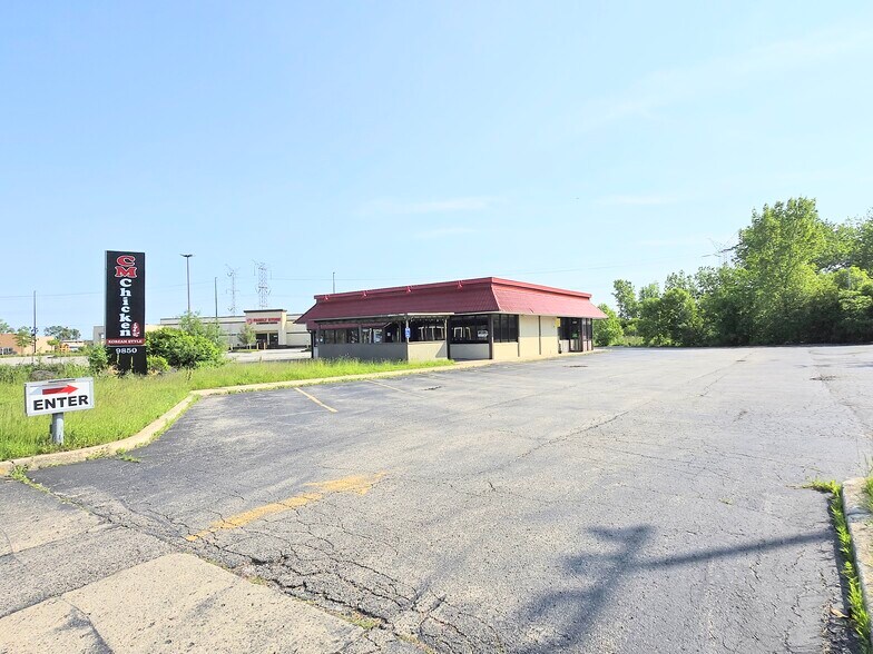 Primary Photo Of 9850 Milwaukee Ave, Glenview Fast Food For Sale