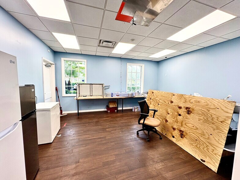 More Photos Of 910 Old Camp Rd, Lady Lake Medical For Lease