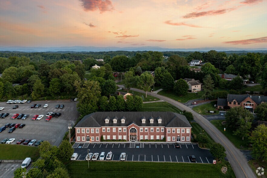 More Photos Of 120 Suburban Rd, Knoxville Office For Lease