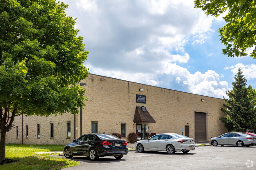 Primary Photo Of 51 Runway Dr, Levittown Warehouse For Lease