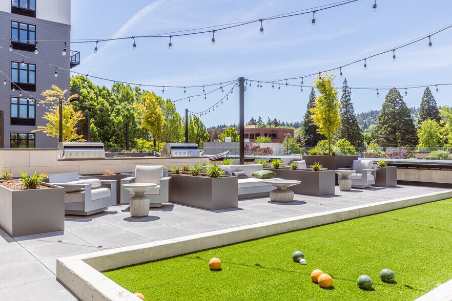 More Photos Of 10306 SE Main St, Milwaukie Apartments For Lease