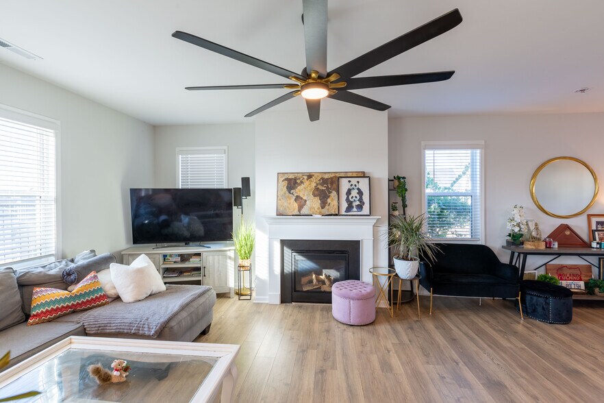 More Photos Of 1236 Shadow Shade Dr, Wake Forest Flex For Sale