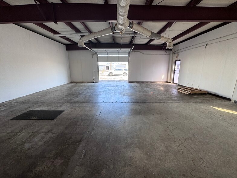 More Photos Of 10828 E Newton St, Tulsa Unknown For Lease